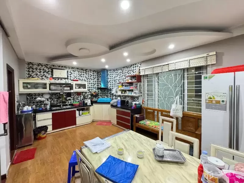 XÃ ĐÀN – LÔ GÓC – 6 TẦNG – KINH DOANH – 10M RA PHỐ