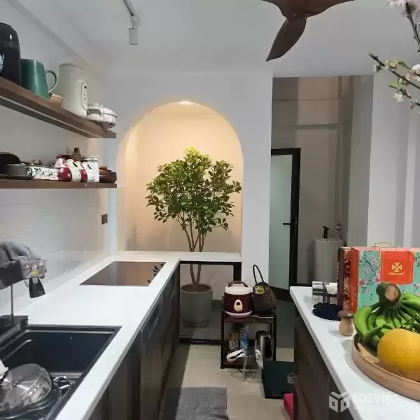 thụy khuê 30m x7 tầng thang máy 12 tỷ view hồ,cách phố 20m,ngõ thông ra hồ