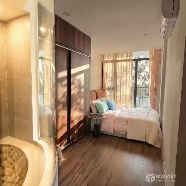 thụy khuê 30m x7 tầng thang máy 12 tỷ view hồ,cách phố 20m,ngõ thông ra hồ