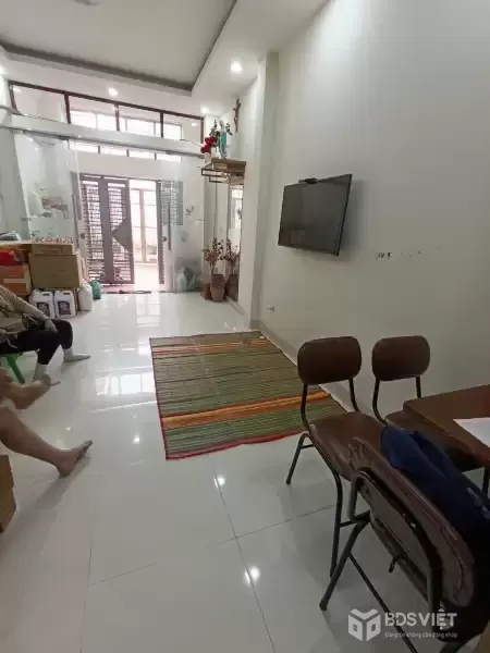 Bán nhà 43m2 3tầng giá hơn 5 tỷ Ô tô đỗ cửa tiện ích bạt ngàn