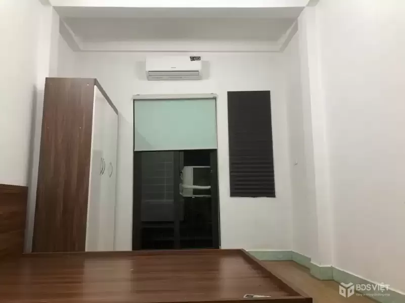 Bán gấp giá rẻ căn hộ tập thể, ô tô, kinh doanh Giải Phóng 11m/48m, tầng1, mặt tiền 3.4m, 2.25 tỷ Hoàng Mai.