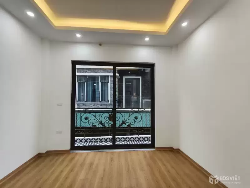 BÌNH HỒ ĐÔNG MỸ – 48M² – 4T – MT 6M – Ô TÔ VÀO NHÀ, NGAY SÁT KHU C THỂ THAO OLYMPIC