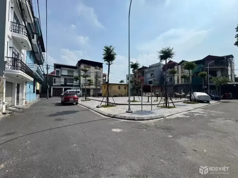 BÁN GẤP LÔ ĐẤT ĐẸP GẦN CẦU THĂNG LONG . Diện tích: 60,2m².MT: 4,1m vuông vắn