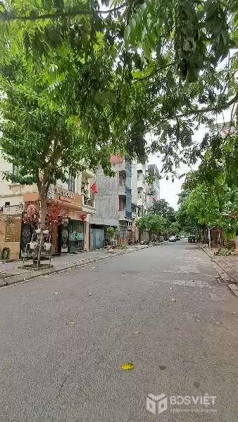 BÁN ĐẤT TĐC P VIỆT HƯNG 90M2- MT 7m- VỈA HÈ- Ô TÔ TRÁNH- 17 Tỷ.