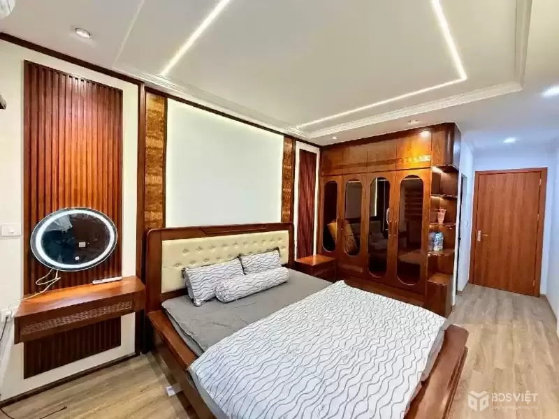 nguyễn khang 36m x7 tầng thang máy 13,6 tỷ gần phố,vf3 đỗ cửa,ngõ thông