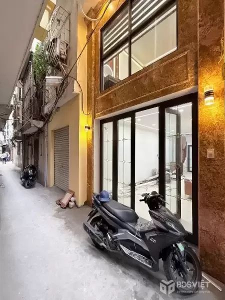 nguyễn khang 36m x7 tầng thang máy 13,6 tỷ gần phố,vf3 đỗ cửa,ngõ thông