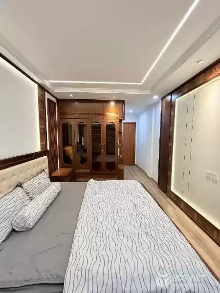 nguyễn khang 36m x7 tầng thang máy 13,6 tỷ gần phố,vf3 đỗ cửa,ngõ thông