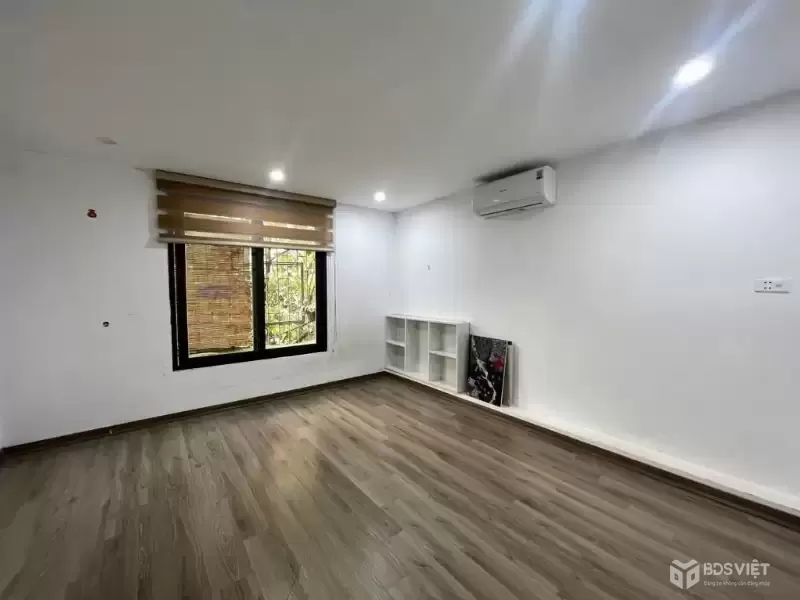 tập thể nghĩa tân 60m 2 ngủ giá 4,5 tỷ ô tô đỗ chân tòa