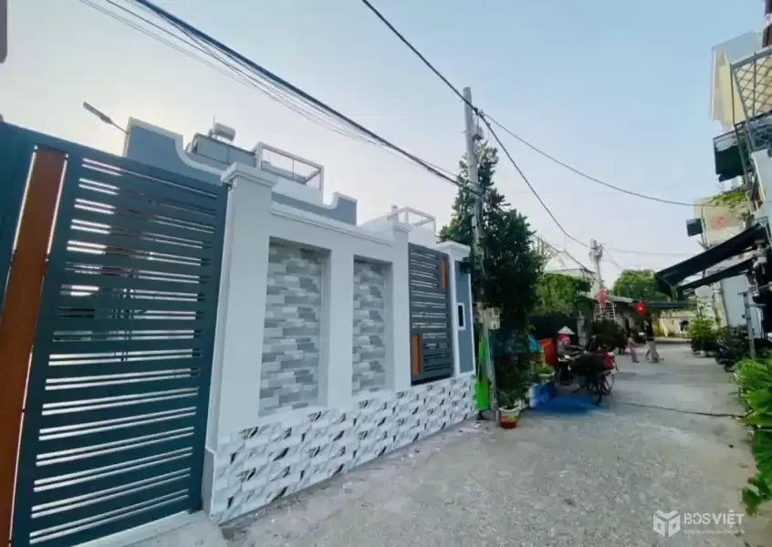 NHÀ BÈ- ÔTÔ VÔ SÂN- 160M2- NGANG NỞ HẬU 8M- NHÀ SÂN VUỜN THOÁNG MÁT- CHỈ 6Ty8