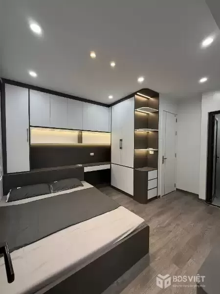 kim mã 25m x5 tầng giá 6,8 tỷ lô góc,ngõ thông,cách phố 10m -full nội thất