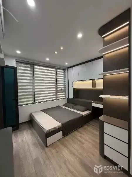 kim mã 25m x5 tầng giá 6,8 tỷ lô góc,ngõ thông,cách phố 10m -full nội thất