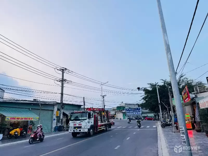 BÁN NHÀ MẶT TIỀN LIÊN HUYỆN, TÂN BÌNH, DĨ AN – NGANG 7M – 190M² – DÒNG TIỀN 30TR/THÁNG – GIÁ 7.3 TỶ