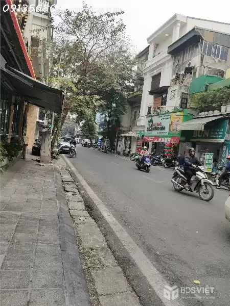 Cho thuê gấp giá rẻ căn hộ mặt phố Yên Phụ 120m, tầng 7, mặt tiền 6m, 20 tr/th Tây Hồ.