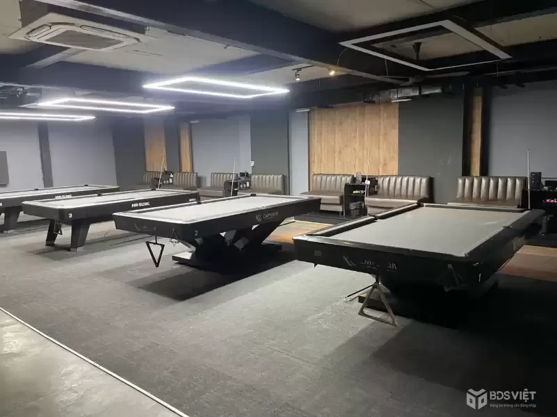 Cho thuê nhà chính chủ số 72 núi thành hải châu đà nẵng 3 tầng 990m2 ngang12m mặt tiền