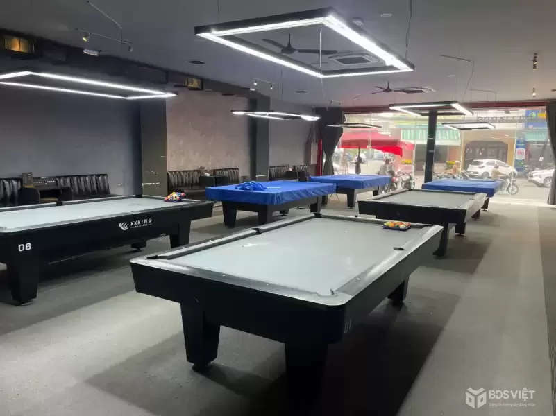 Cho thuê nhà mặt tiền 72 Núi Thành, Hải Châu, Đà Nẵng – ngang 12m, 3 tầng, diện tích 990m2, chính chủ