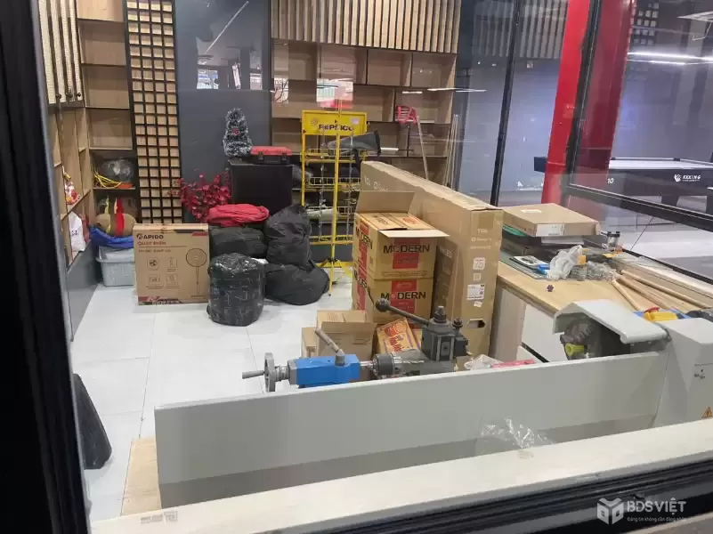 Cho thuê nhà mặt tiền 72 Núi Thành, Hải Châu, Đà Nẵng – ngang 12m, 3 tầng, diện tích 990m2, chính chủ