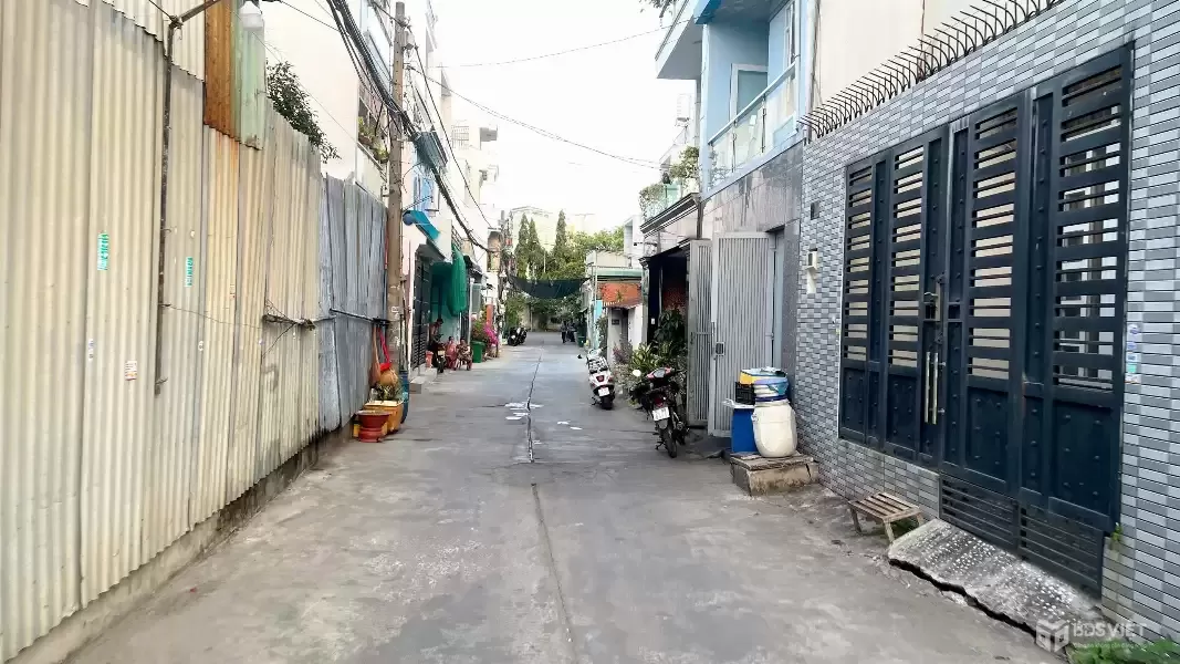 CẦN BÁN 128M2 NHÀ 2,5 ĐẸP CÓ SÂN VƯỜN XE HƠI TẬN NHÀ