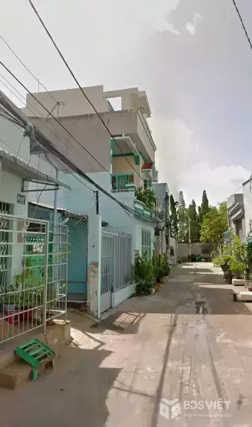 CẦN BÁN 128M2 NHÀ 2,5 ĐẸP CÓ SÂN VƯỜN XE HƠI TẬN NHÀ