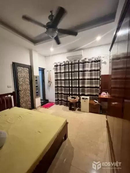 hoàng hoa thám 27m x5 tầng 6,3 tỷ cách bãi gủi ô tô 50m,ngõ thông thoáng