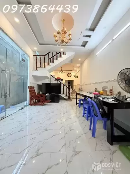 MẶT TIỀN PHẠM THỊ GIÂY VỪA Ở VỪA KINH DOANH ĐỈNH - NHÀ 2 TẦNG 150M2 - NGANG 5 M X 30M  - Ô TÔ NGỦ TRONG NHÀ - GIÁP QUẬN 12 - CHỈ 8,5TỶ