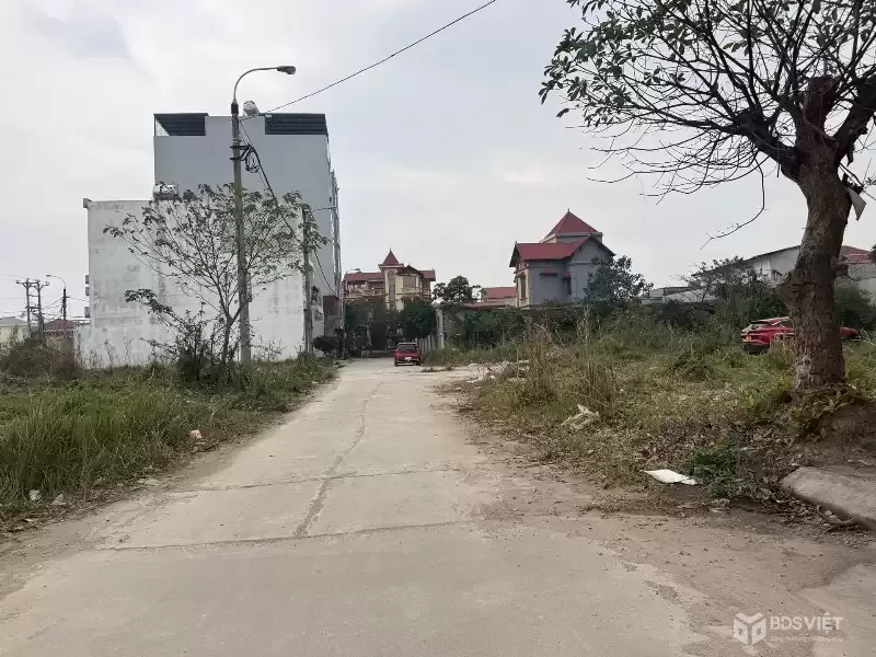 HÀNG HIẾM – ĐẤU GIÁ SÁP MAI – VỈA HÈ – Ô TÔ TRÁNH  Diện tích: 69m² Mt 5m. vuông đẹp,