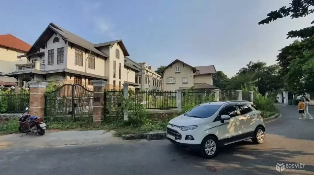 Giảm 5 tỷ_Bán đất góc 2 mặt tiền khu compound 146 Nguyễn Văn Hưởng Thảo Điền_471m2