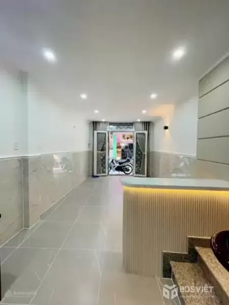 Bán nhà 2 tầng 21m² Nguyễn Thần Hiến, Q.4, 5.6 tỷ, sổ đỏ.