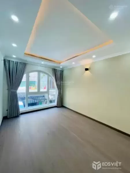 Bán nhà 2 tầng 21m² Nguyễn Thần Hiến, Q.4, 5.6 tỷ, sổ đỏ.