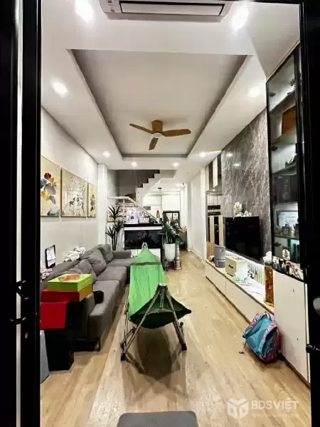 Thuỵ khuê tây hồ 42m x4 tầng 10,8 tỷ-mặt ngõ thông,kinh doanh,ô tô tránh 50m