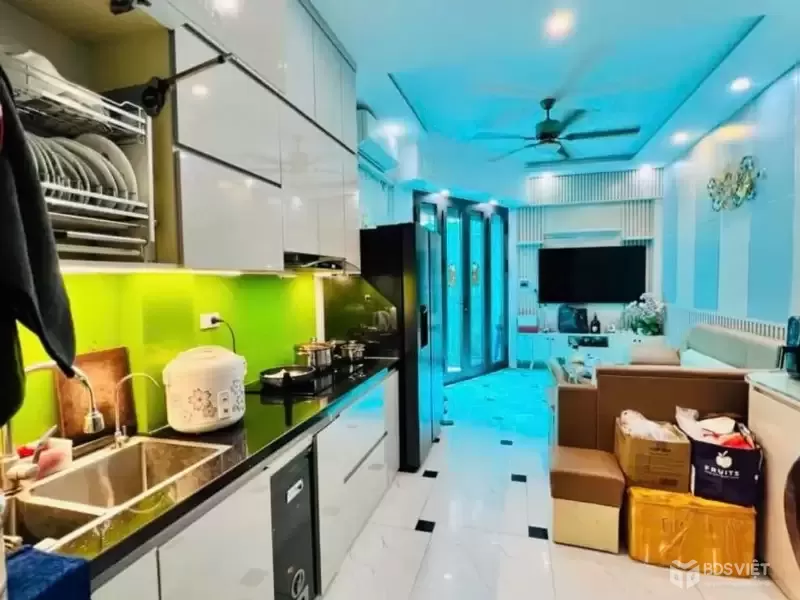 Nguyễn khang 32m x5 tầng giá 8,2 tỷ - lô góc,ngõ ba gác tránh,40m ra phố