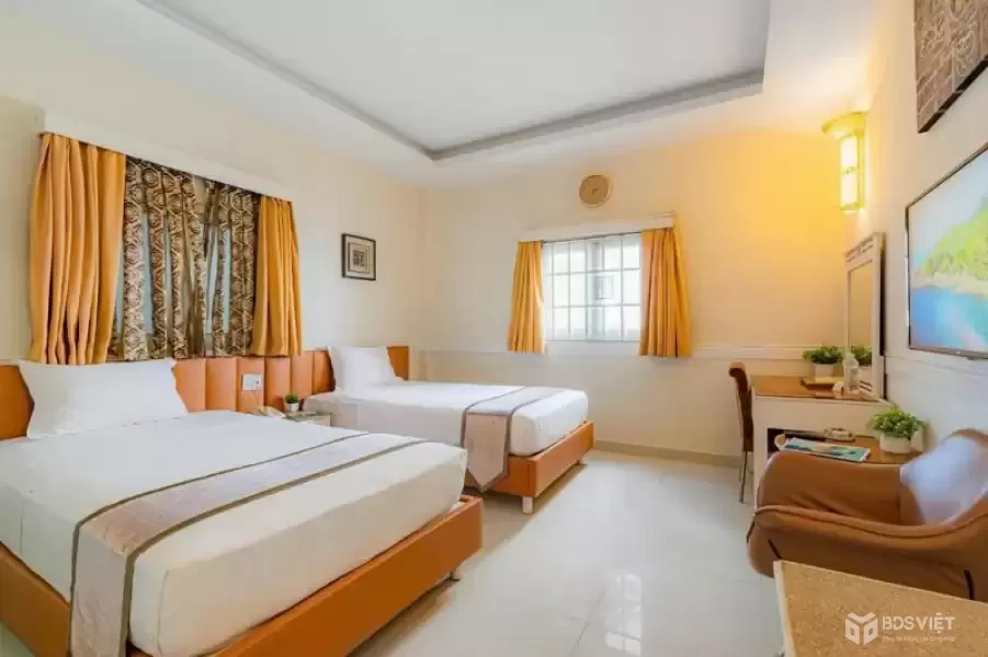 Cho thuê khách sạn 42 phòng có nhà hàng sân đậu xe ngay trung tâm Đà Lạt giá 110 triệu