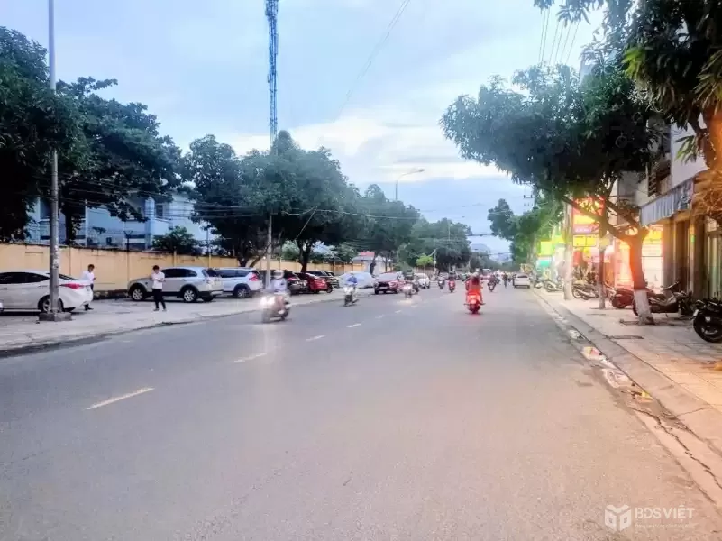 BÁN NHÀ 3 TẦNG HẺM 2 MẶT TIỀN DÃ TƯỢNG GẦN BIỂN