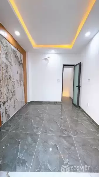 ĐOÀN VĂN BƠ – NHÀ 3 TẦNG NHỎ XINH – XÁCH VALI VÀO Ở NGAY???? Giá chính chủ: 3.5 TỶ – bớt Lộc Cách hẻm xe hơi chỉ 2–3 căn,