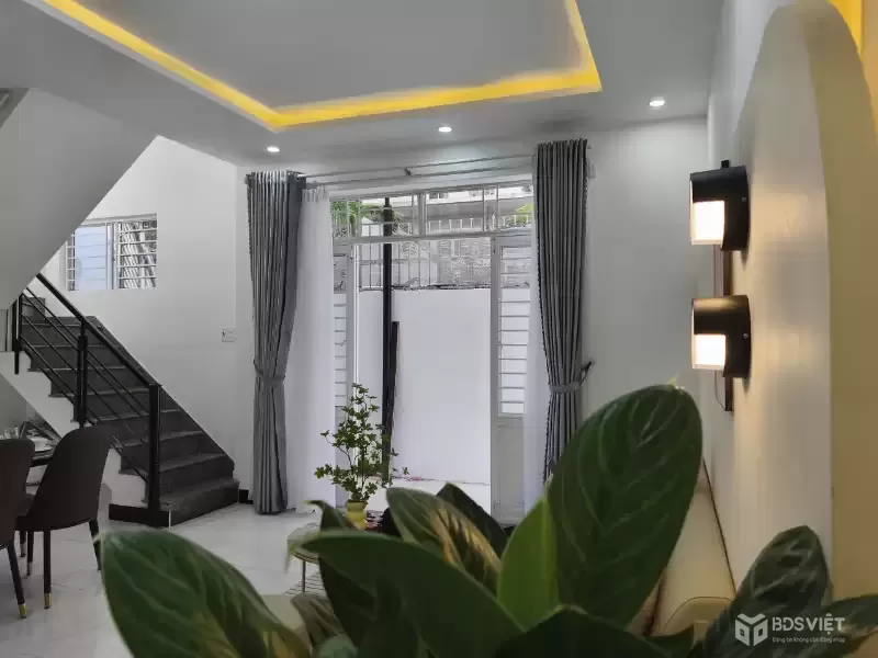 ♥ Nhà sát Nguyễn Tất Thành, Bãi Ô tô đậu, 31m2, 2 tầng ở ngay, nhỉnh 3.25 tỷ