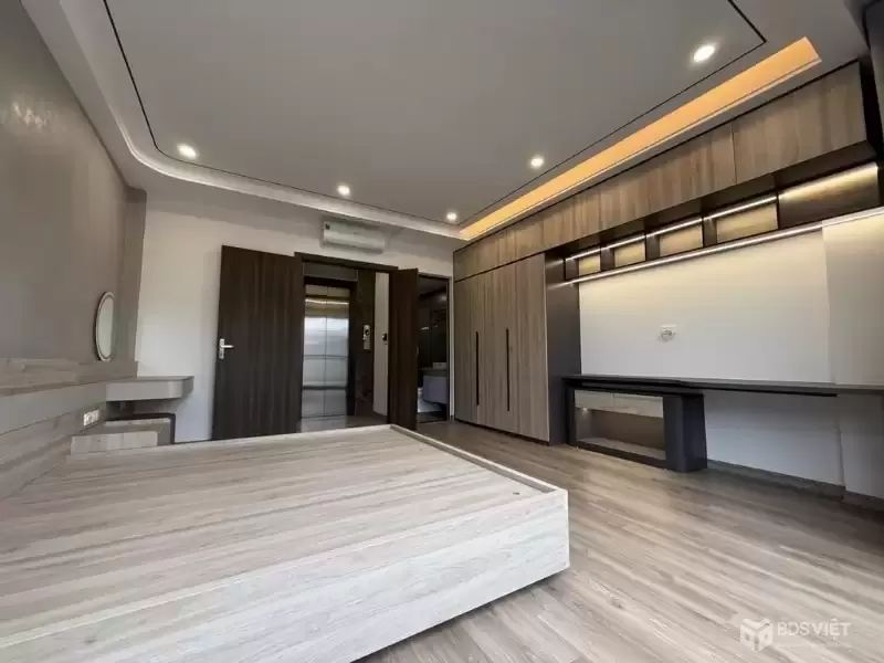 BÁN NHÀ LONG BIÊN 35M2- 6 TẦNG THANG MÁY- GARA OTO- HƠN 10 TỶ