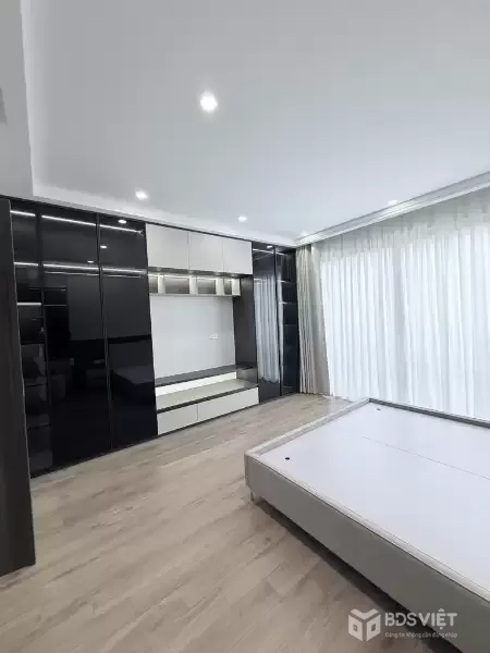 BÁN NHÀ LONG BIÊN 35M2- 6 TẦNG THANG MÁY- GARA OTO- HƠN 10 TỶ