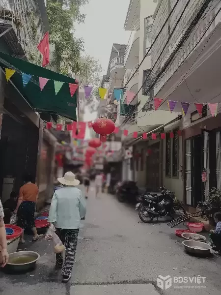 Bán gấp giá rẻ ô tô kinh doanh Ngõ Quỳnh 32m, 4 tầng, mặt tiền 4m, 8.5 tỷ Hai Bà Trưng.