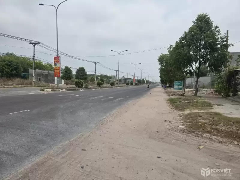 ĐẤT ĐẸP - MẶT TIỀN - Chính Chủ Bán  Lô Đất Nằm Ngay Trung tâm hành chính Chơn Thành