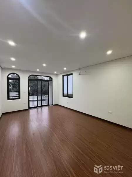???? SIÊU PHẨM TRUNG TÂM CỔ LINH – 55m² x 5 TẦNG – THANG MÁY – FULL NỘI THẤT ????