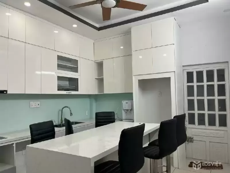 Nhà 4 tầng hẻm 803 Huỳnh Tấn Phát – Ô tô đỗ cửa, có sẵn dòng tiền