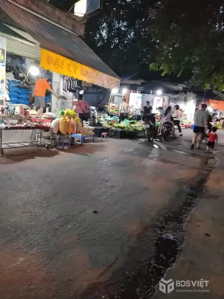 ???? SIÊU PHẨM ! NGHĨA ĐÔ - CẦU GIẤY - HÀ NỘI - CHỈ CÁCH 2 NHÀ RA CHỢ, Ô TÔ TRÁNH, XÁCH VALI VÀO Ở NGAY ???? 55M² x 4 NGỦ 
- MẶT TIỀN KHỦNG!