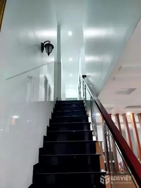 CẦN BÁN 103M2 NHÀ 1 TẤM ĐẸP LUNG LINH HẺM XE TẢI