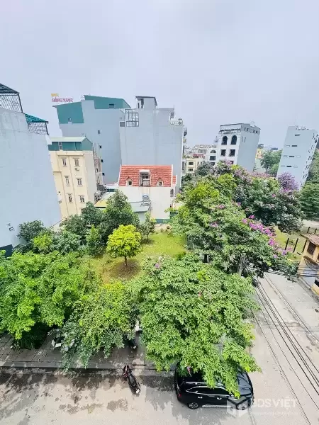 BÁN NHÀ TĐC CỔ LINH 40M2- 5 TẦNG- VỊ TRÍ ĐẮC ĐỊA- VIEW VƯỜN HOA- 1x TỶ