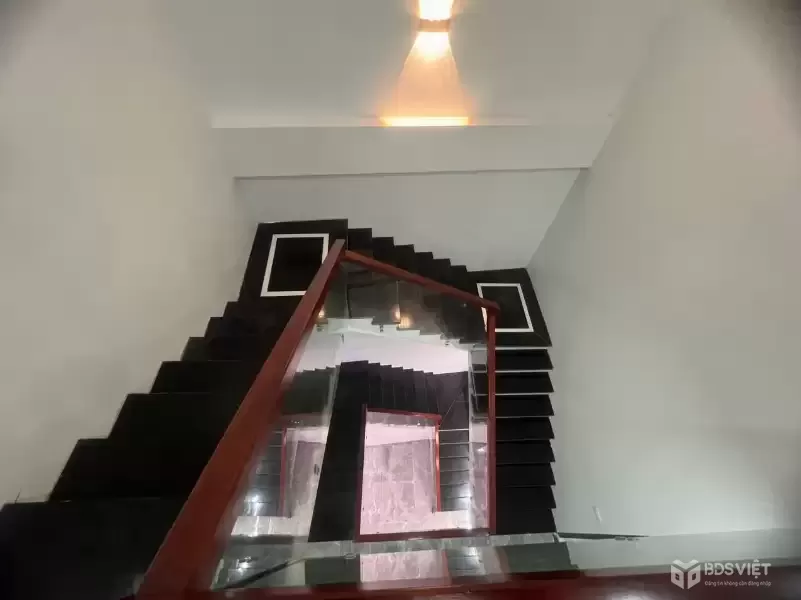 Bán nhà GÓC 3 tầng MỚI TINH phường Vũ Ninh hơn 4 tỷ