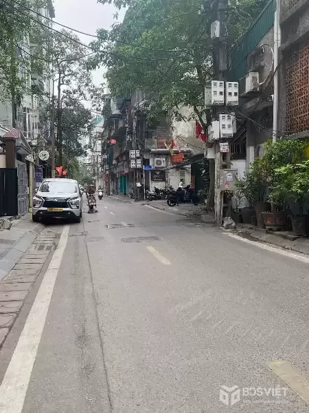 HIẾM CÓ! TRUNG TÂM BA ĐÌNH - 80M² NHÀ 3
 TẦNG  - CÁCH PHỐ 70M, GẦN Ô TÔ XÁCH VALY VÀO Ở NGAY/