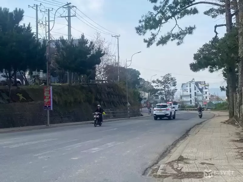 Cho thuê mặt bằng kinh doanh mặt tiền Hùng Vương Phường 9 Đà Lạt 10-12 triệu/tháng
