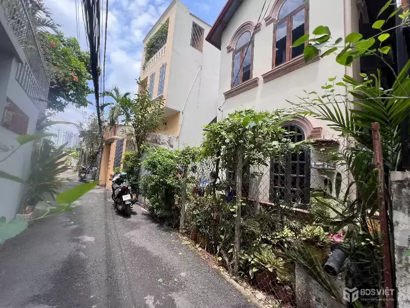 Chủ bán đất tặng nhà, giá dự án thảo điền, khu khách tây đông đúc
